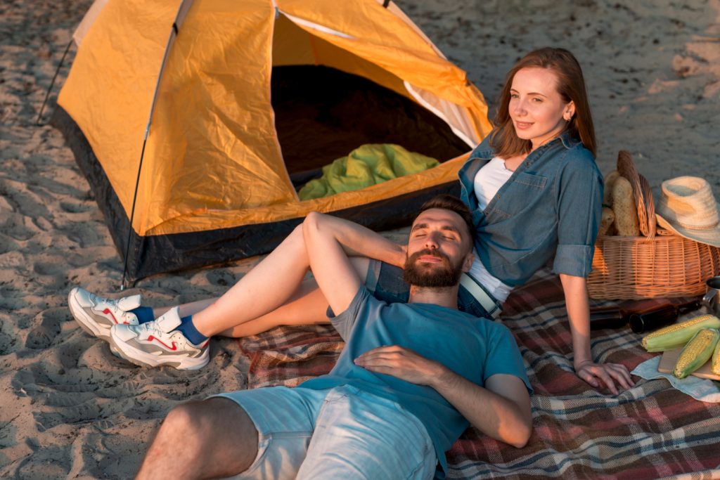 Beach camp with partner on Valentine's Day